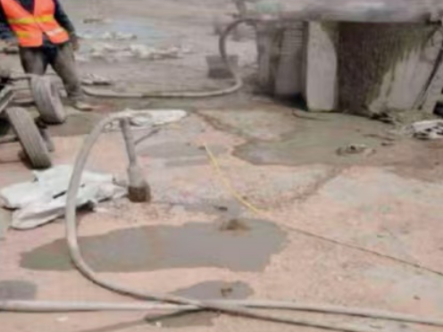 汶上水泥混凝土路面板底注浆技术 路面脱空注浆整治方案