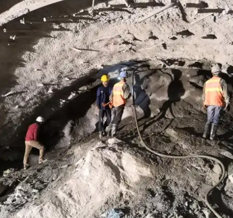 汶上隧道拱顶带模注浆料，微膨胀注浆料的特点及施工工艺